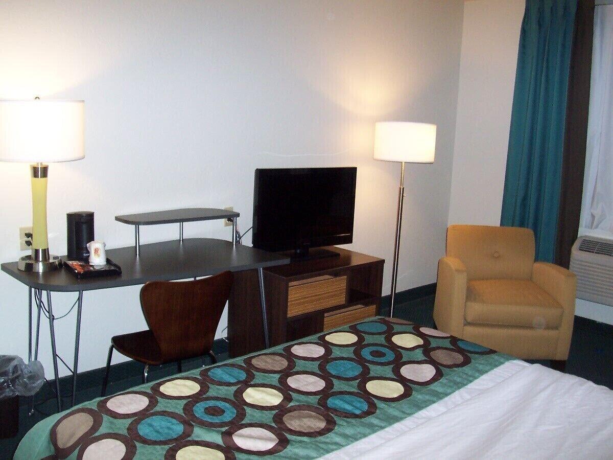 Super 8 By Wyndham Ionia Mi Hotell Eksteriør bilde