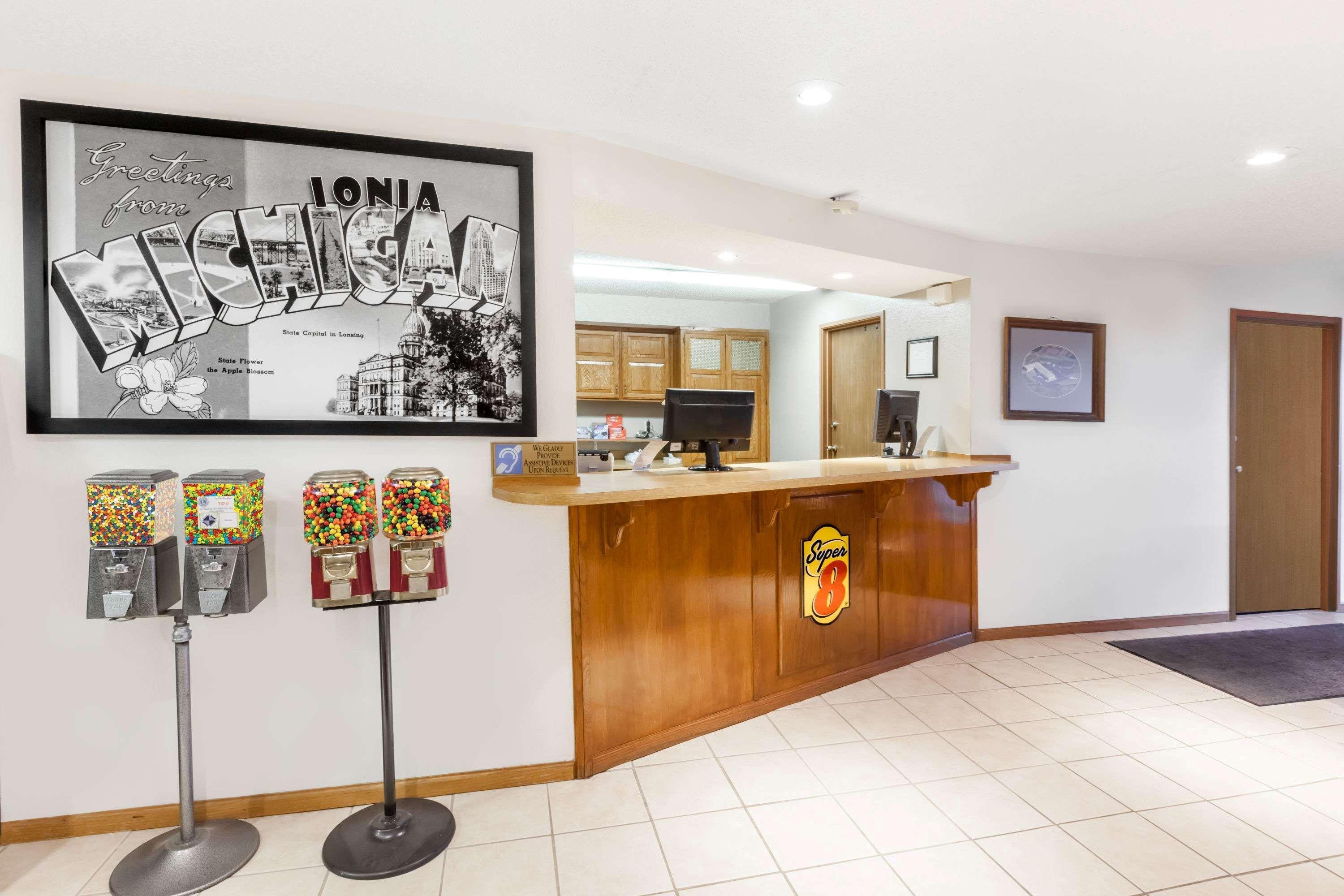 Super 8 By Wyndham Ionia Mi Hotell Eksteriør bilde