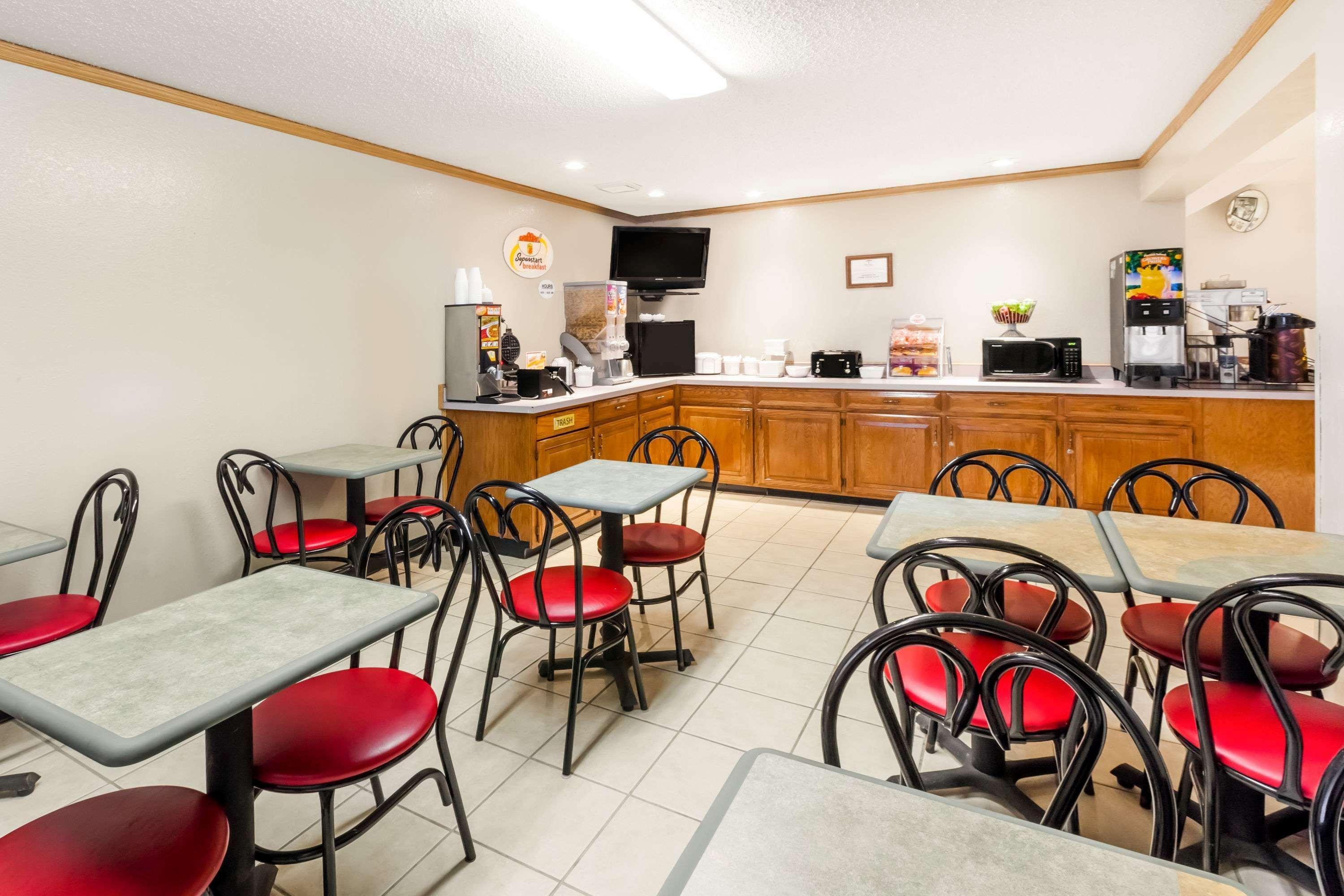 Super 8 By Wyndham Ionia Mi Hotell Eksteriør bilde