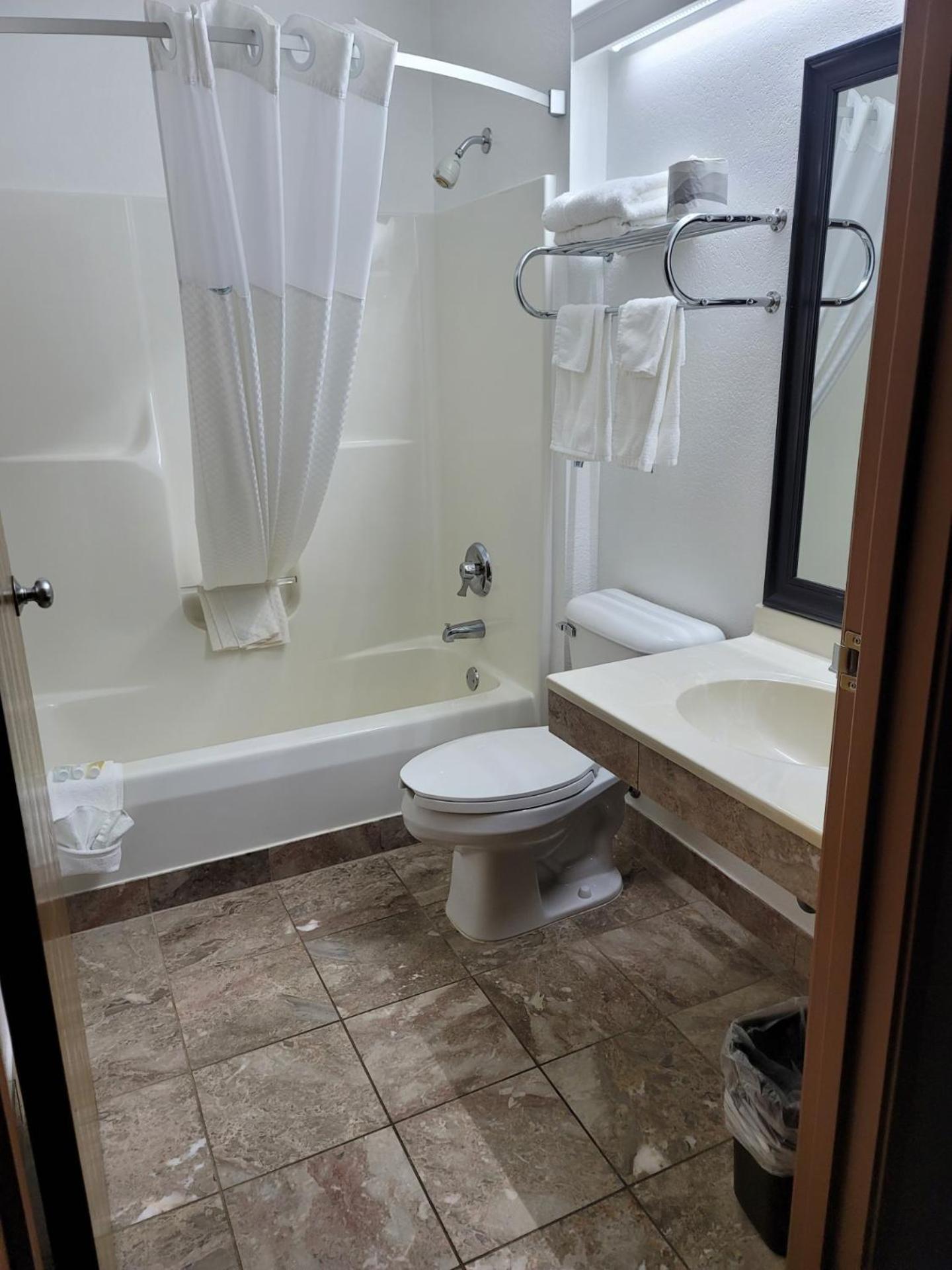 Super 8 By Wyndham Ionia Mi Hotell Eksteriør bilde